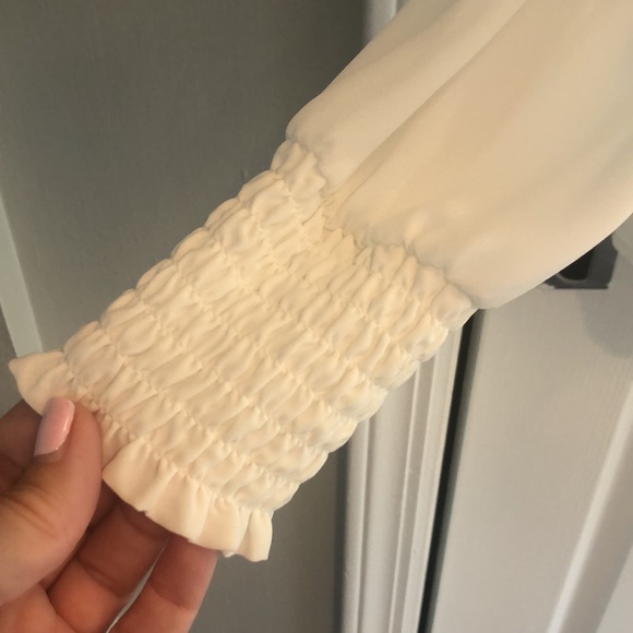 Gorgeous Cold shoulder blouse - Picture 3 of 6